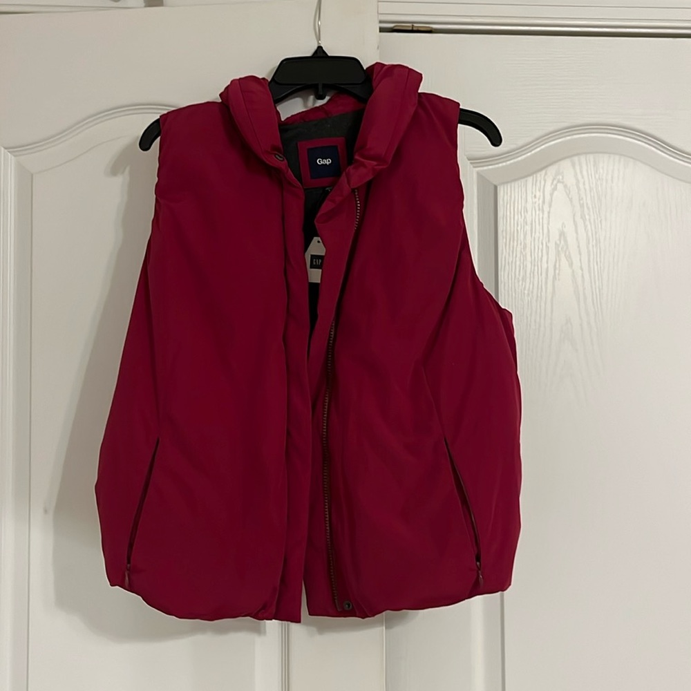 NEW Brand: Gap. Style: Puffer Vest. Size: Women’s L. Color: Red/Burgundy